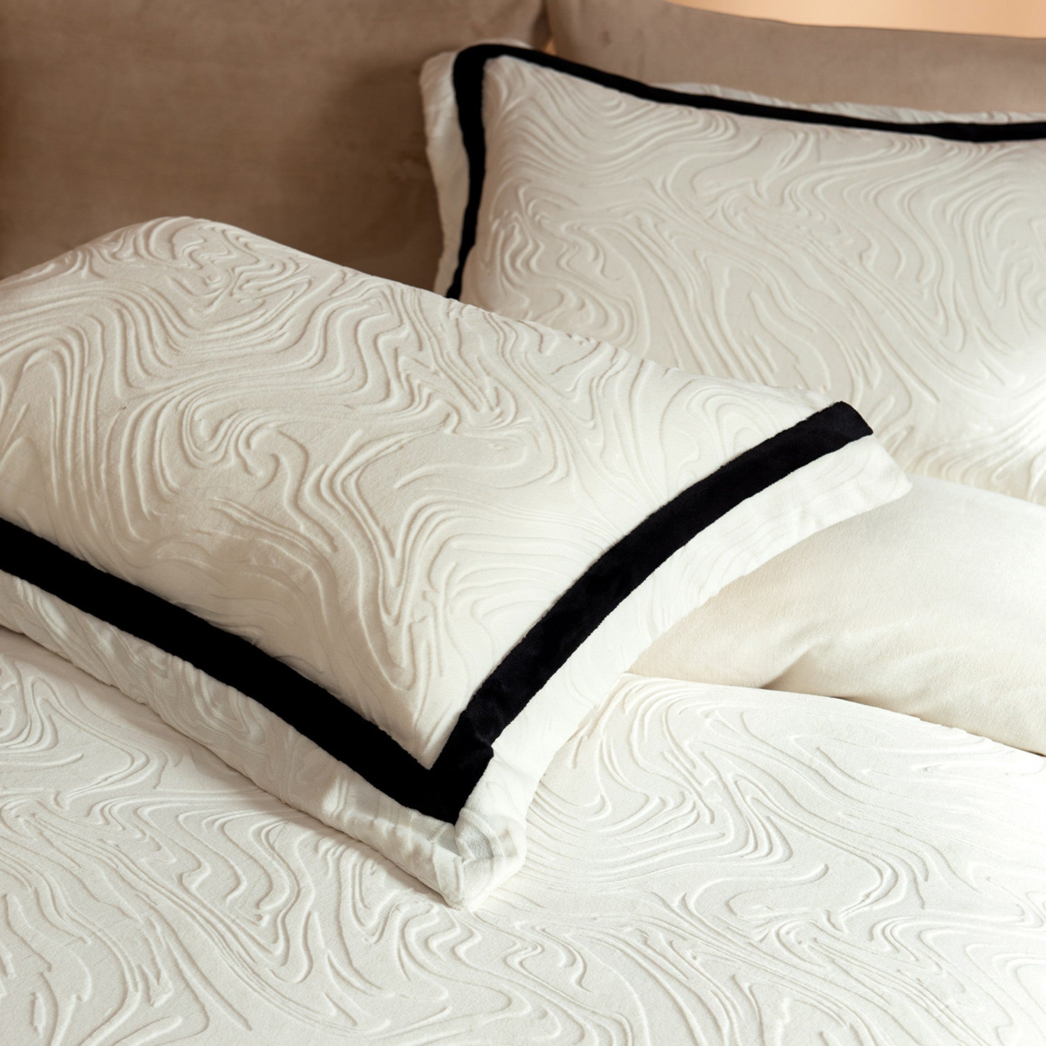Ultra-fine Milk Velvet 4-Piece Bedding Set